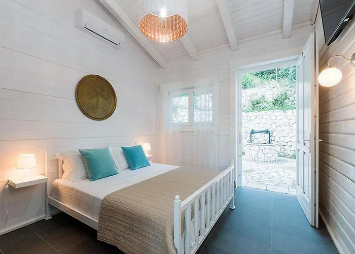 Vasiliki Cottages *